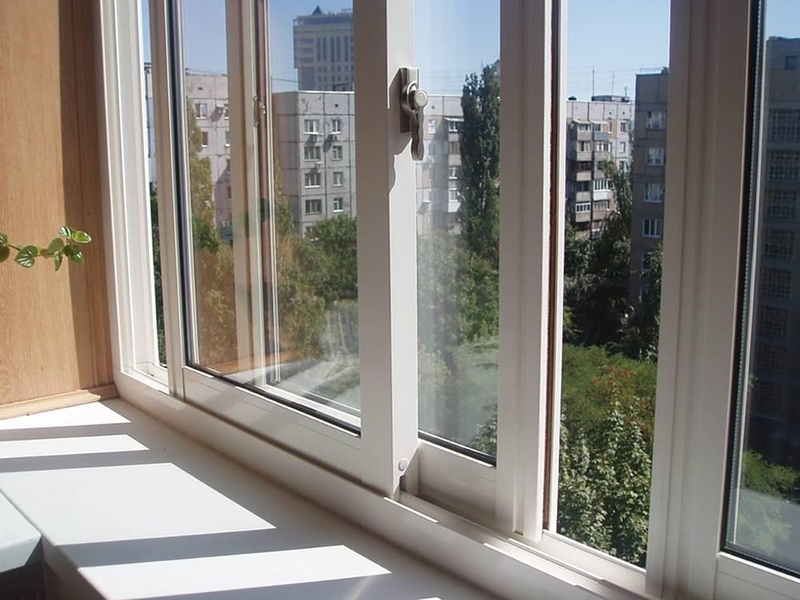 Монтаж алюминиевых раздвижных окон на балкон